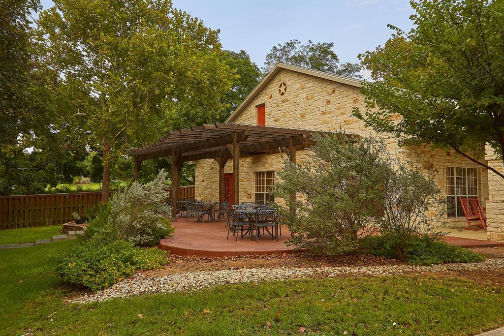 Fredericksburg Inn And Suites Extérieur photo