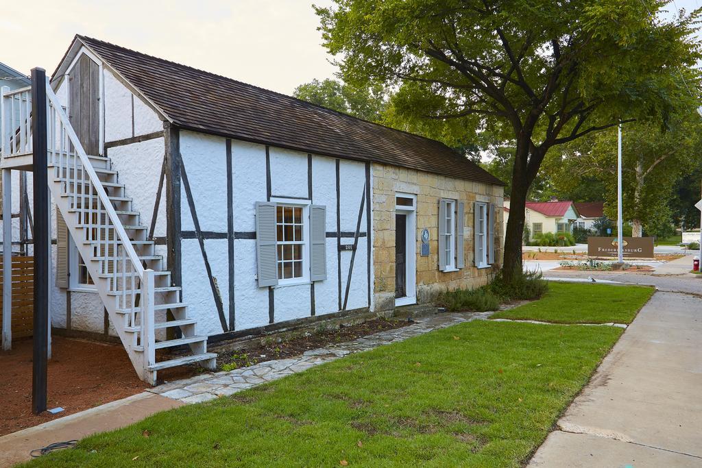 Fredericksburg Inn And Suites Extérieur photo