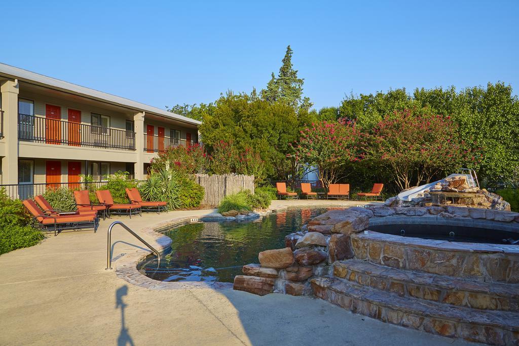 Fredericksburg Inn And Suites Extérieur photo